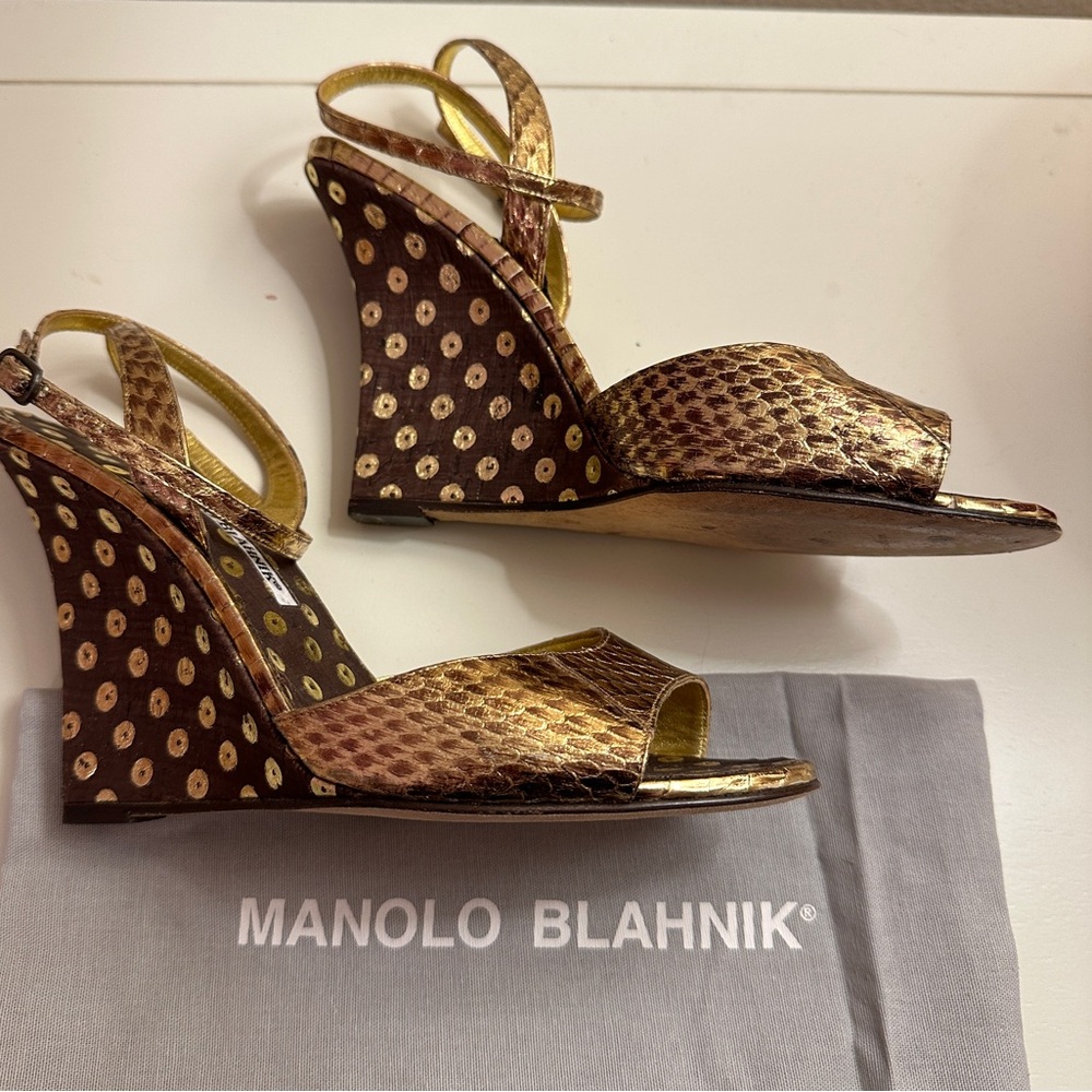 🔥🔥Manolo Blahnik 105M Pillino Leather Polka Dot Cork Wedges Gold Size 40 / 9.5